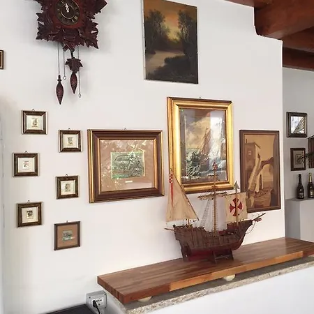 לינה וארוחת בוקר Oz בארי